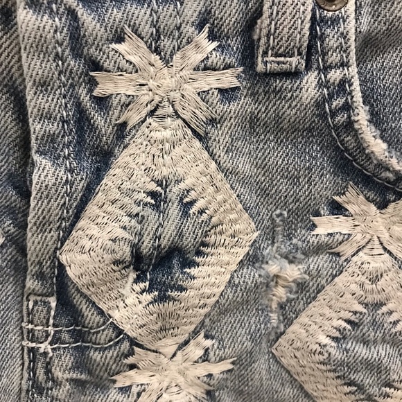 CARMAR Embroidered Shorts 26 denim jeans frayed destroyed light wash blue - Picture 5 of 12